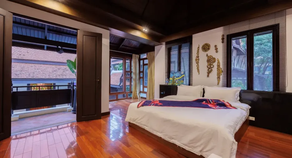For rent 5 bedrooms villa in Khlong Toei, Bangkok