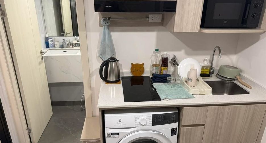 For rent 1 bed condo in Mueang Samut Prakan, Samut Prakan