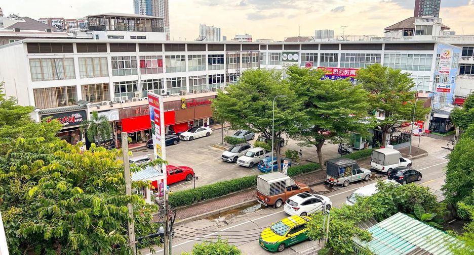 For sale 1 bed condo in Yan Nawa, Bangkok