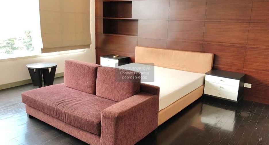 For rent 4 bedrooms condo in Watthana, Bangkok