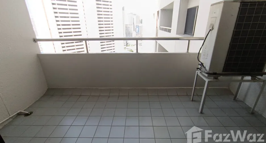 For rent 3 bedrooms apartment in Watthana, Bangkok
