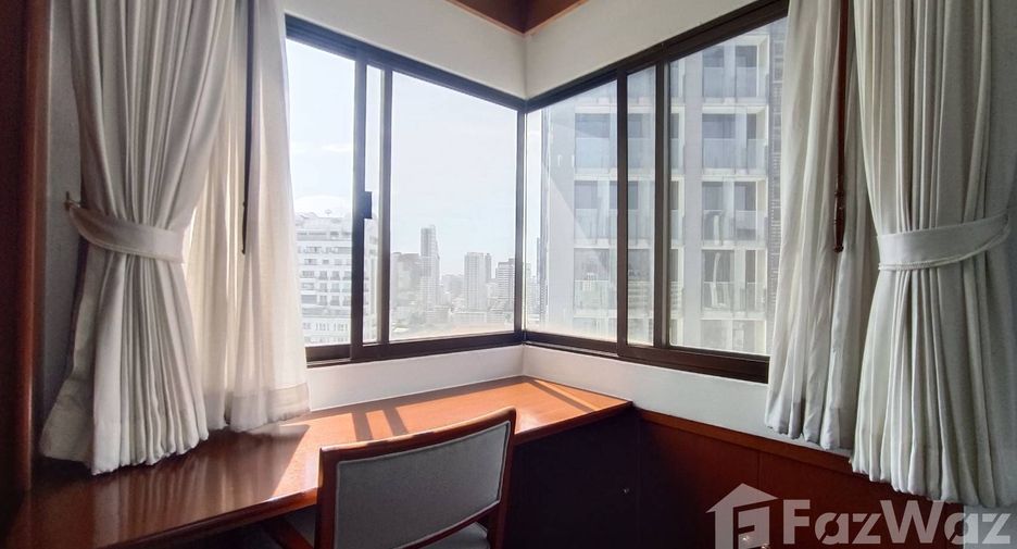 For rent 3 bedrooms apartment in Watthana, Bangkok