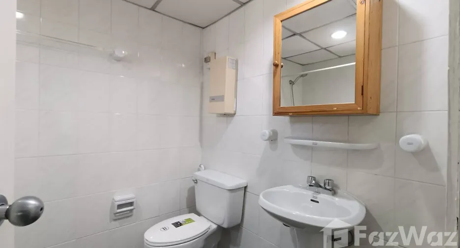 For rent 3 bedrooms apartment in Watthana, Bangkok