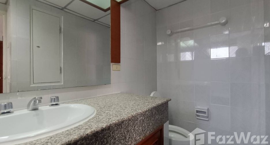 For rent 3 bedrooms apartment in Watthana, Bangkok
