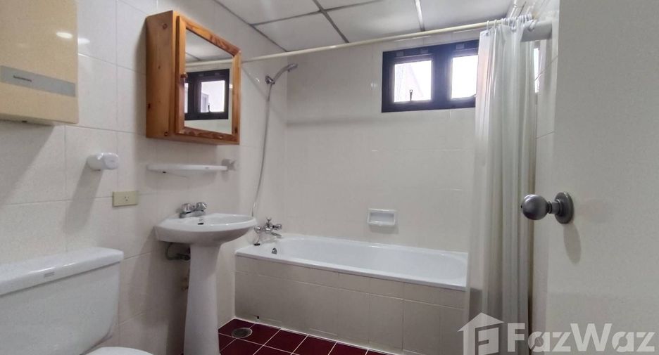 For rent 3 bedrooms apartment in Watthana, Bangkok