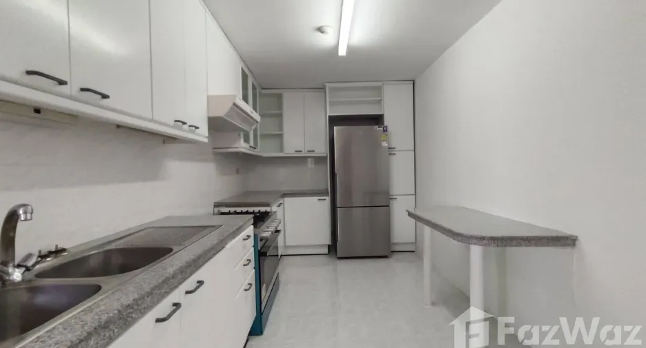 For rent 3 bedrooms apartment in Watthana, Bangkok