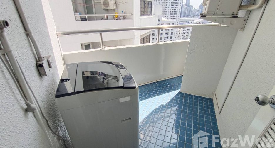 For rent 3 bedrooms apartment in Watthana, Bangkok