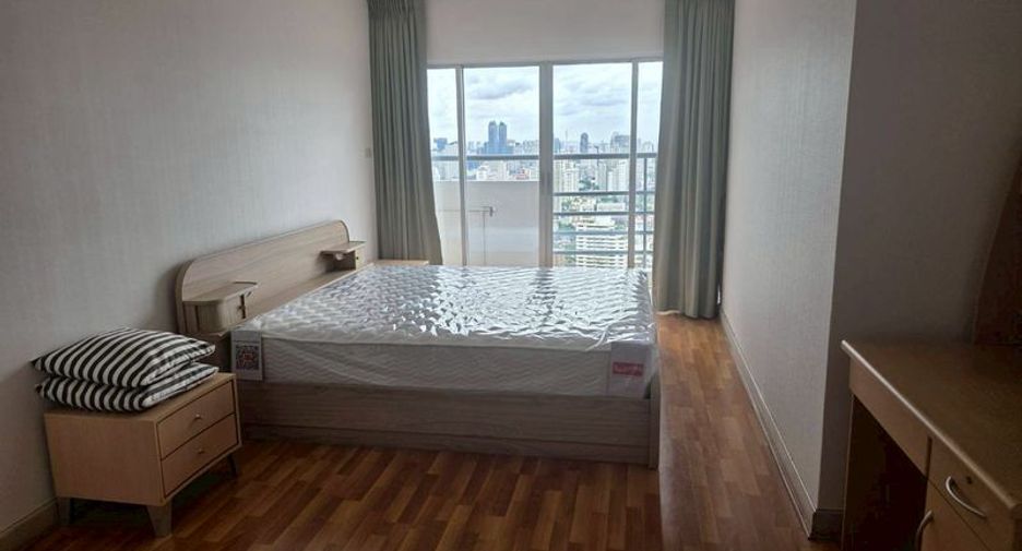 For rent 3 bedrooms condo in Khlong Toei, Bangkok