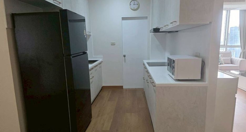For rent 3 bedrooms condo in Khlong Toei, Bangkok