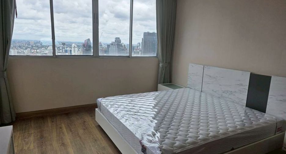 For rent 3 bedrooms condo in Khlong Toei, Bangkok