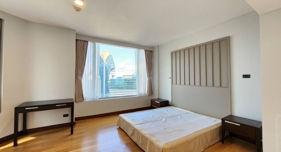 For rent 3 bedrooms condo in Pathum Wan, Bangkok