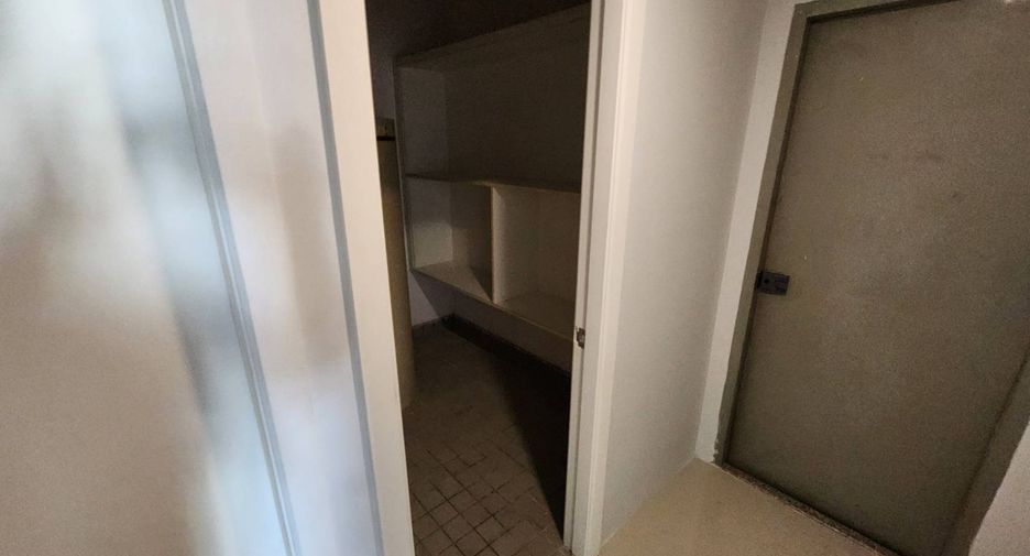 For rent 3 bedrooms condo in Pathum Wan, Bangkok
