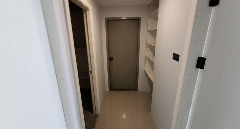For rent 3 bedrooms condo in Pathum Wan, Bangkok