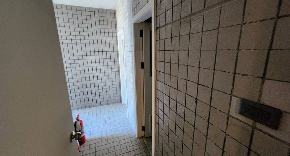 For rent 3 bedrooms condo in Pathum Wan, Bangkok