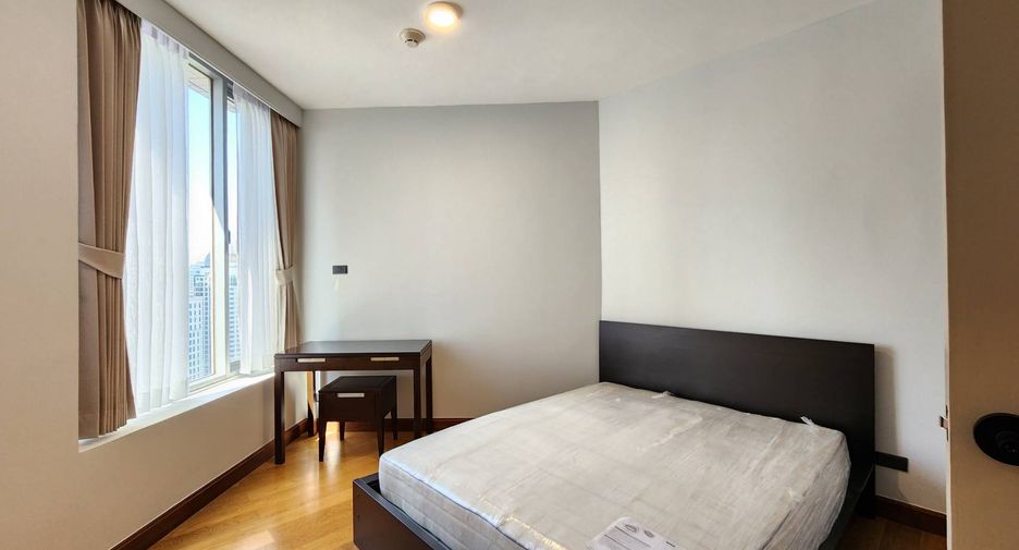 For rent 3 bedrooms condo in Pathum Wan, Bangkok