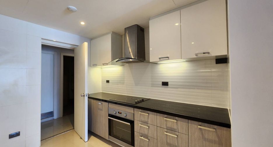 For rent 3 bedrooms condo in Pathum Wan, Bangkok