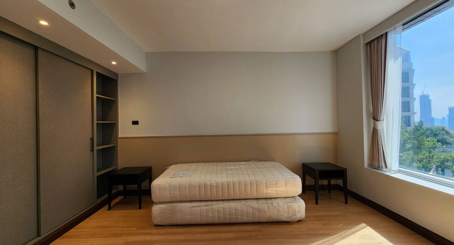 For rent 3 bedrooms condo in Pathum Wan, Bangkok