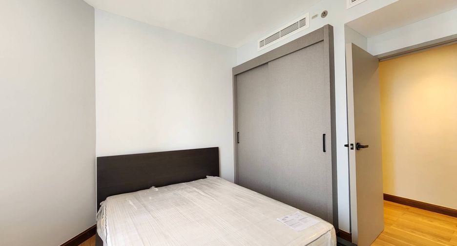 For rent 3 bedrooms condo in Pathum Wan, Bangkok