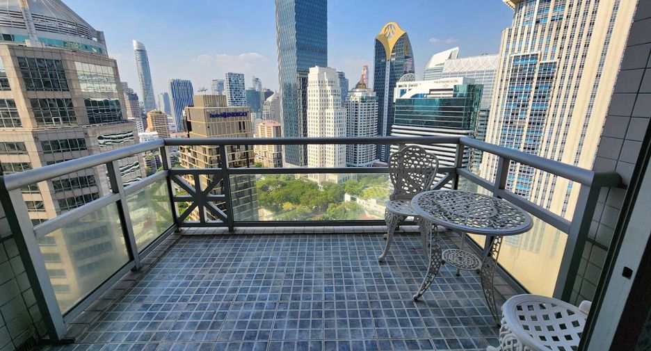 For rent 3 bedrooms condo in Pathum Wan, Bangkok