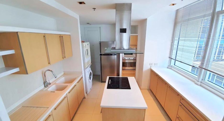 For rent 3 bedrooms condo in Pathum Wan, Bangkok