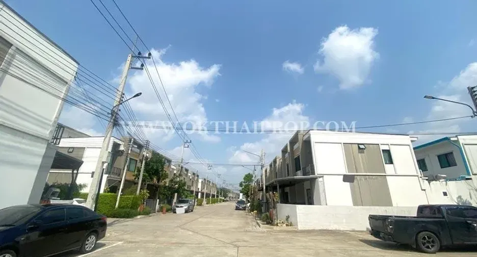 Продажа 3 спальни таунхаус в Mueang Pathum Thani, Патумтани