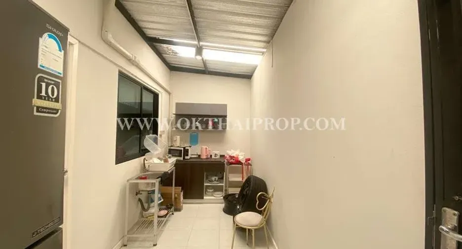 Продажа 3 спальни таунхаус в Mueang Pathum Thani, Патумтани