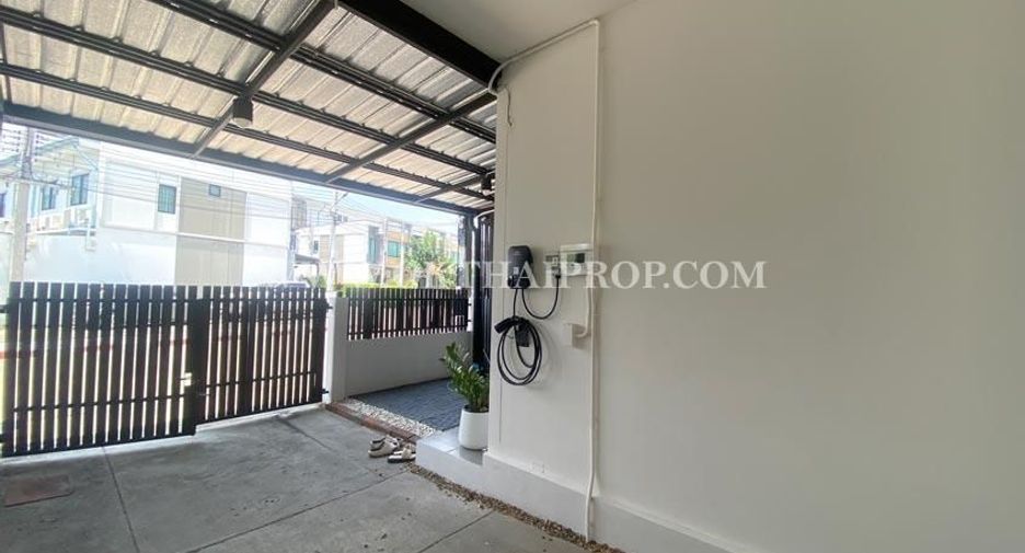 For sale 3 bedrooms townhouse in Mueang Pathum Thani, Pathum Thani