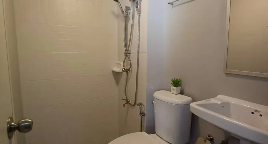 For rent 2 bedrooms condo in Thanyaburi, Pathum Thani