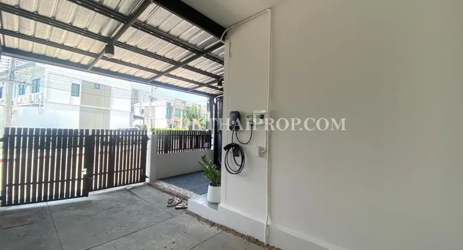 Продажа 3 спальни таунхаус в Mueang Pathum Thani, Патумтани