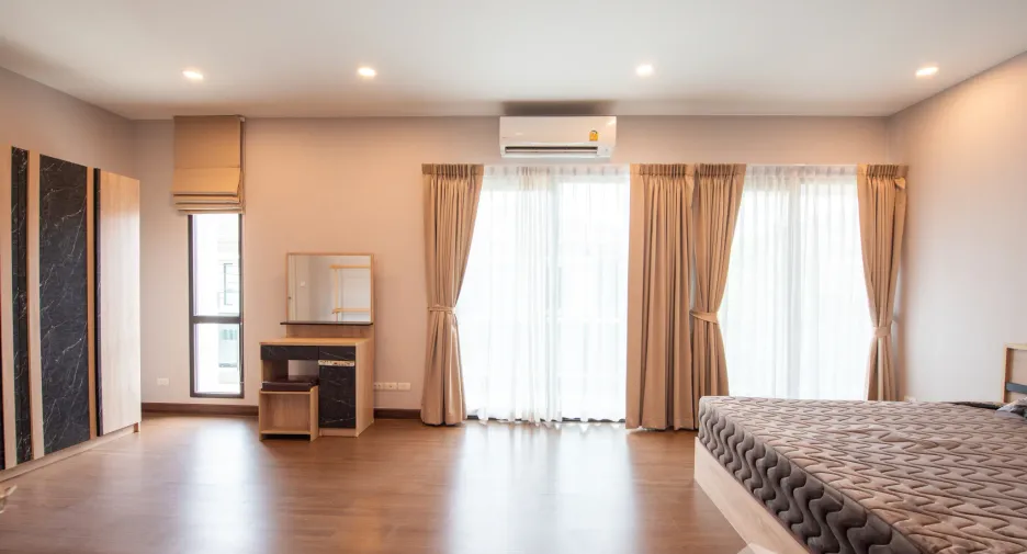 For sale and for rent 5 bedrooms house in Bang Kruai, Nonthaburi