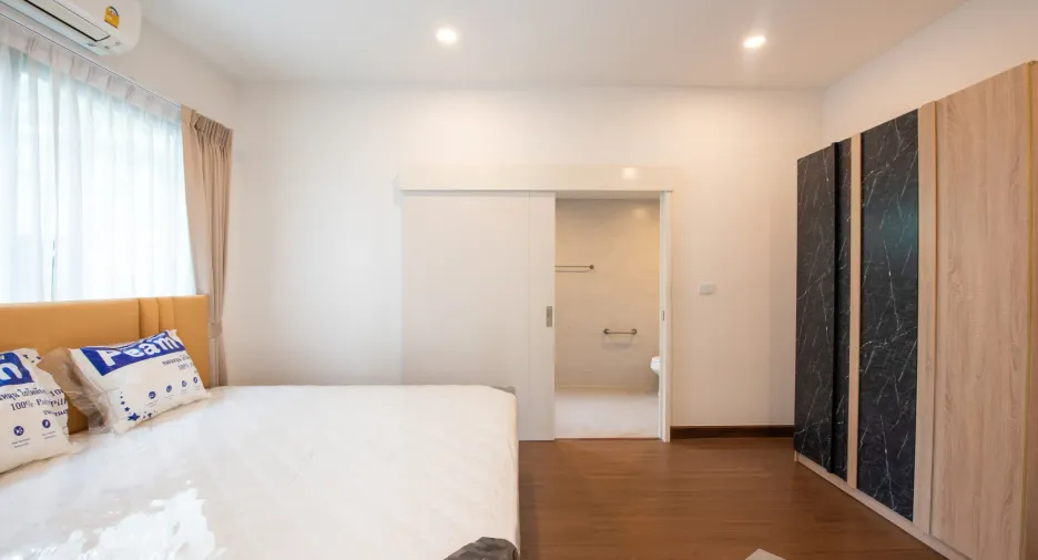 For sale and for rent 5 bedrooms house in Bang Kruai, Nonthaburi