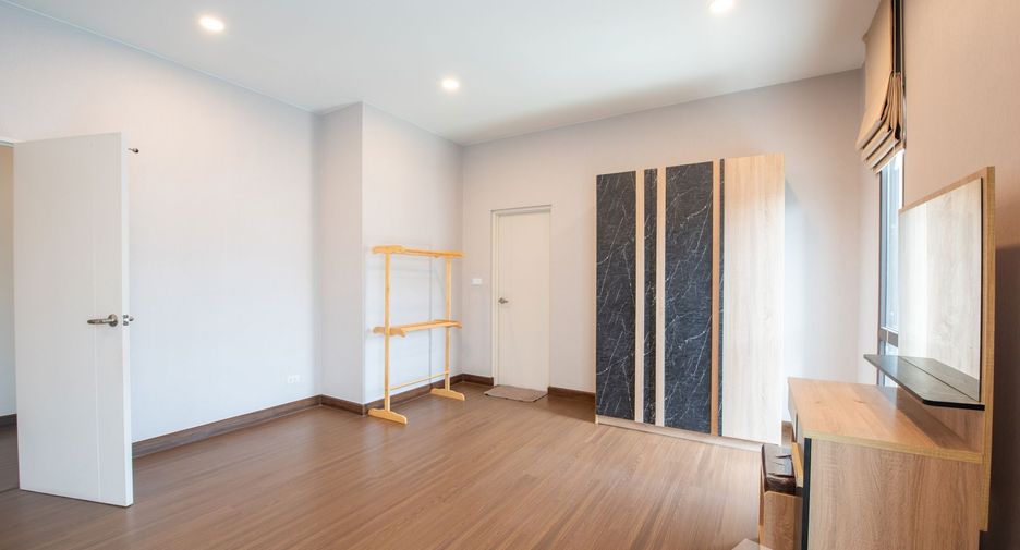 Casa en venta y en alquiler de 5 habitaciones en Bang Kruai, Nonthaburi