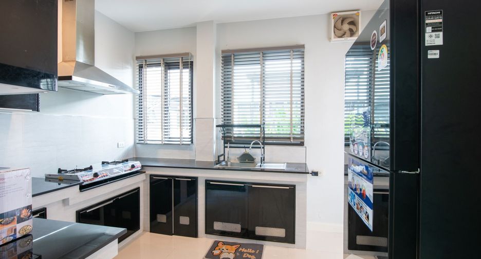 Casa en venta y en alquiler de 5 habitaciones en Bang Kruai, Nonthaburi