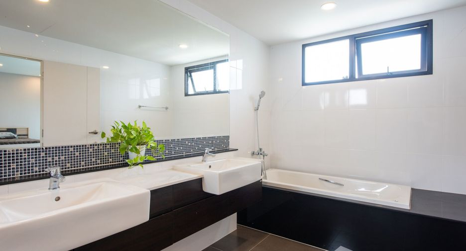 Casa en venta y en alquiler de 5 habitaciones en Bang Kruai, Nonthaburi