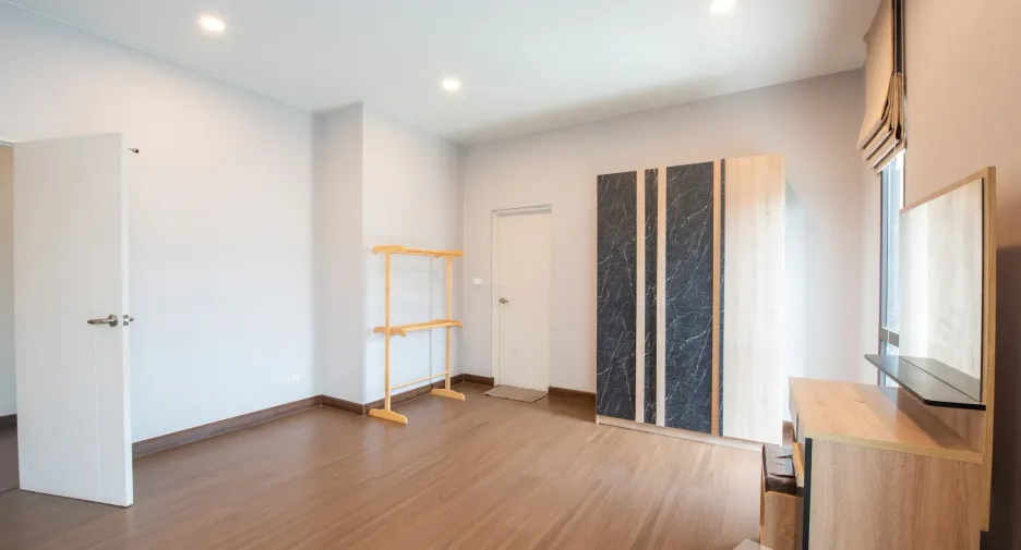 For sale and for rent 5 bedrooms house in Bang Kruai, Nonthaburi