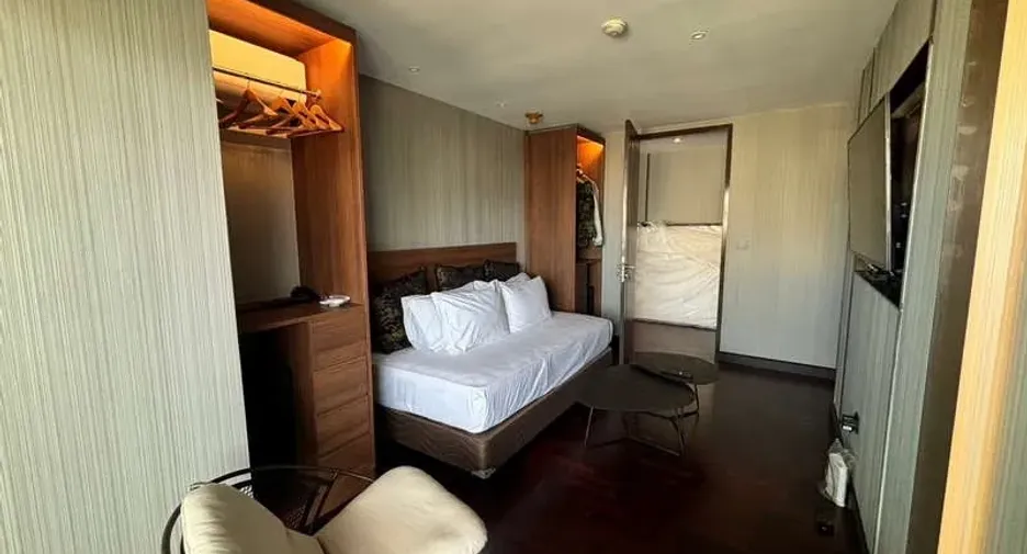 For rent 2 bedrooms condo in Watthana, Bangkok