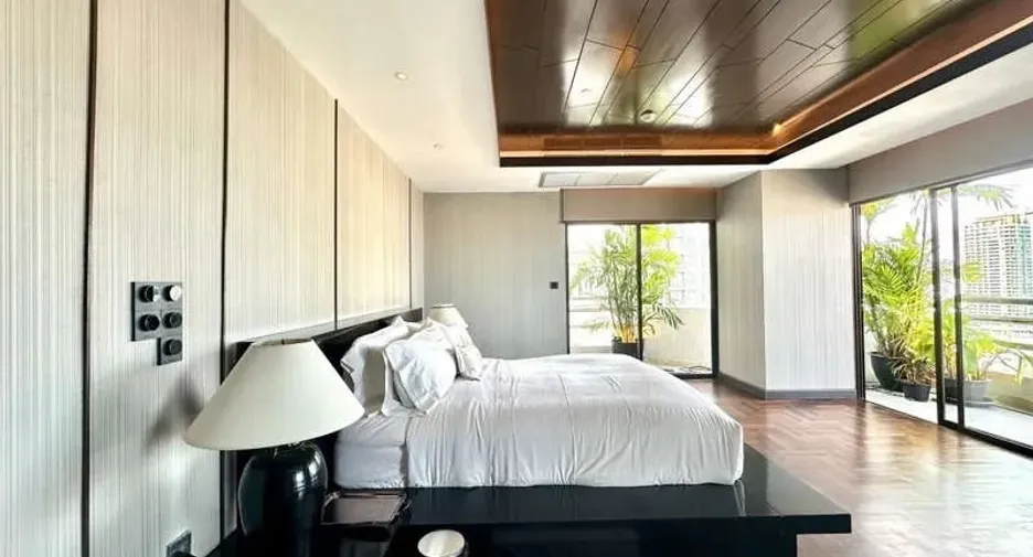 For rent 2 bedrooms condo in Watthana, Bangkok