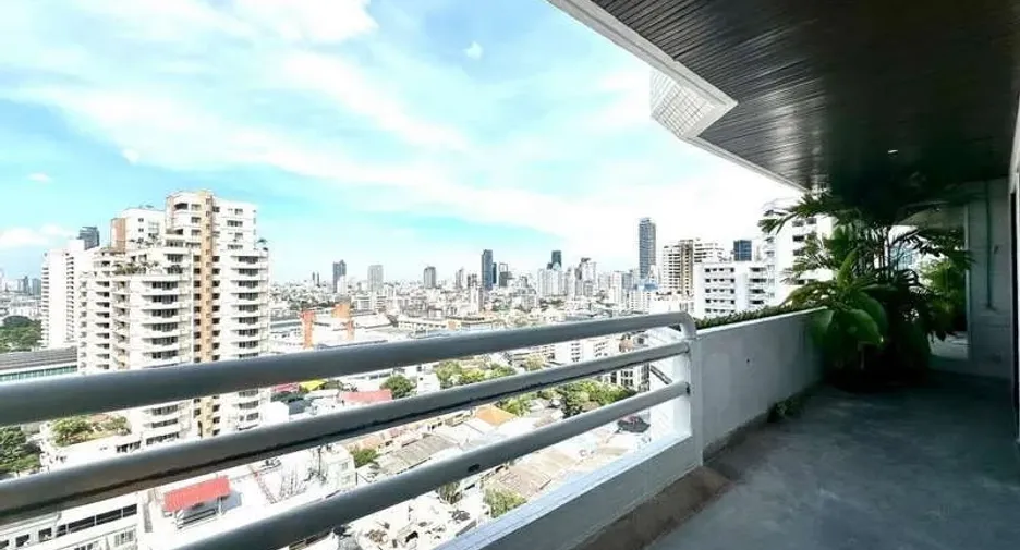 For rent 2 bedrooms condo in Watthana, Bangkok