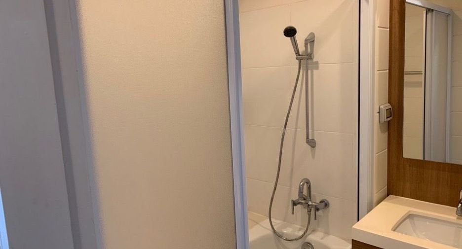 For rent 2 bedrooms condo in Khlong San, Bangkok