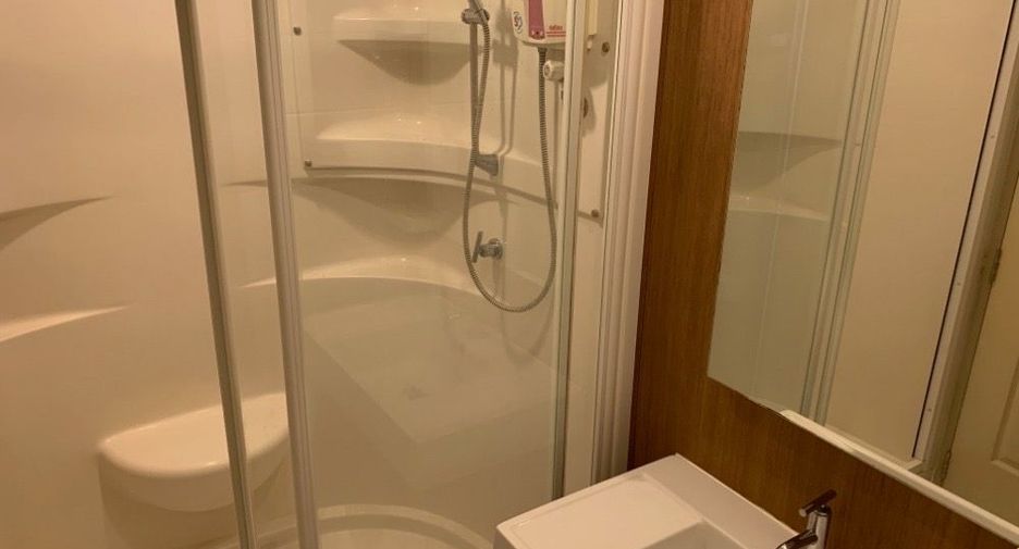 For rent 2 bedrooms condo in Khlong San, Bangkok