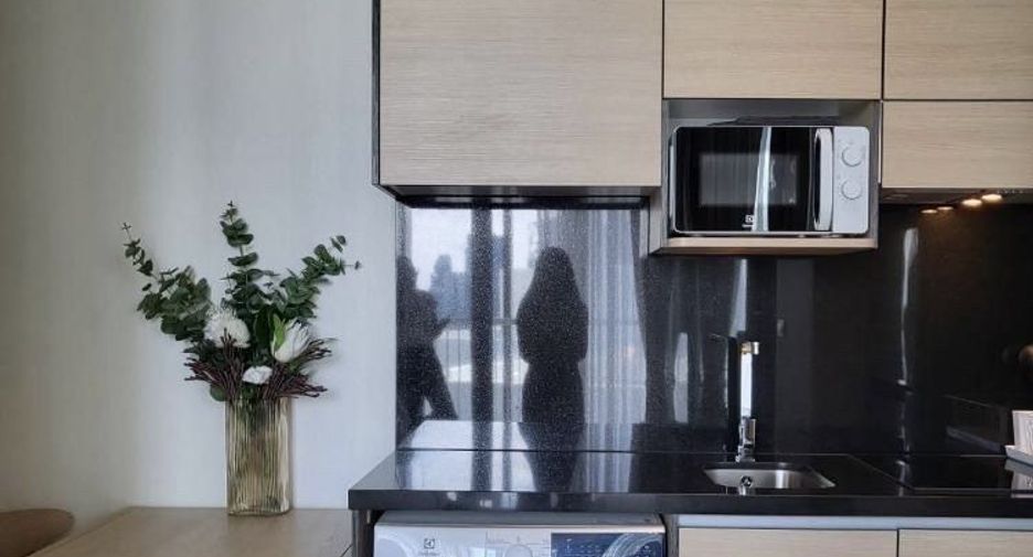 Wohnung zur Miete mit Studio in Khlong Toei, Bangkok