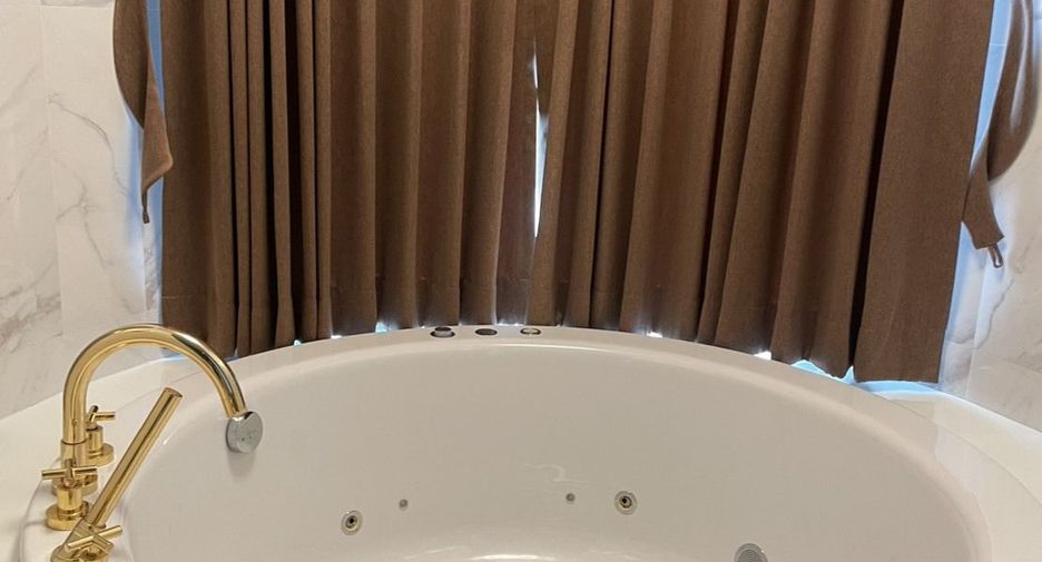 For sale 4 bedrooms condo in Bang Kho Laem, Bangkok