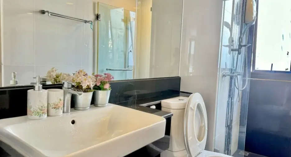 Wohnung zur Miete mit 2 Zimmer in Khlong San, Bangkok