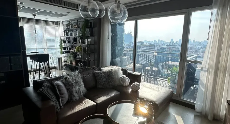 For rent 2 bedrooms condo in Huai Khwang, Bangkok
