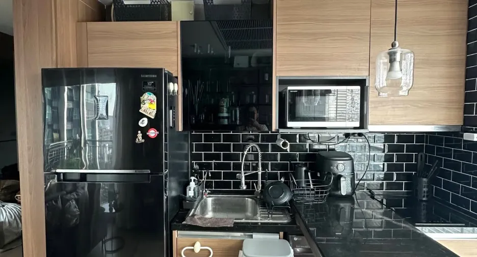 For rent 2 bedrooms condo in Huai Khwang, Bangkok