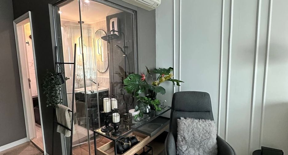 For rent 2 bedrooms condo in Huai Khwang, Bangkok