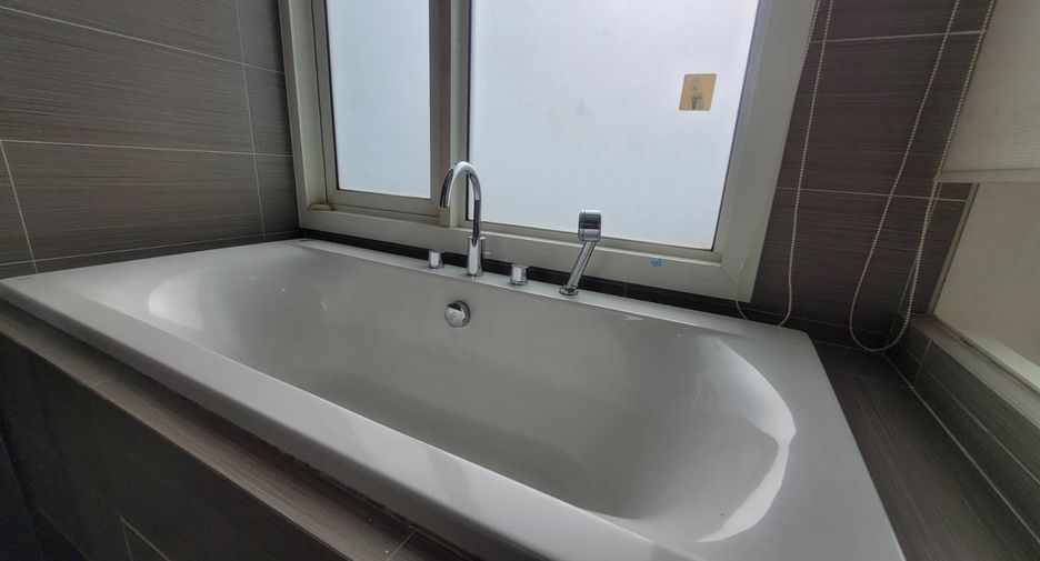 For rent and for sale 2 bedrooms condo in Khlong Toei, Bangkok
