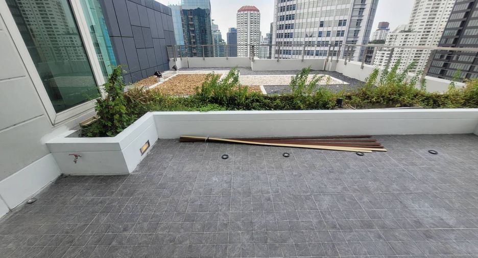 For rent and for sale 2 bedrooms condo in Khlong Toei, Bangkok