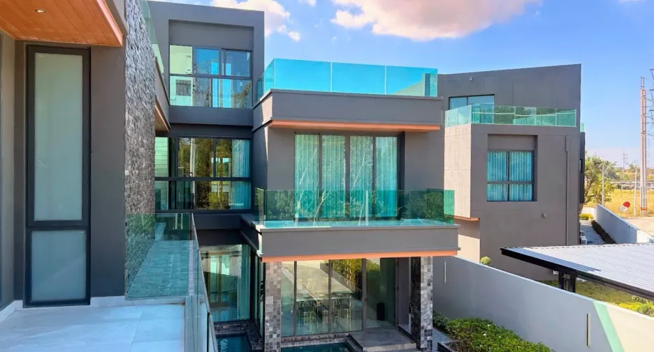 For sale 5 ベッドルーム villa in Bang Lamung, Chonburi