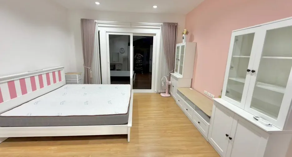 Haus zur Miete mit 4 Zimmer in Khlong Luang, Pathum Thani